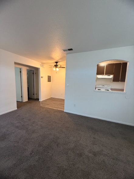 Building Photo - 6667 Blue Heron Dr