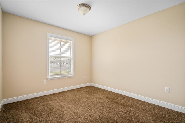 Building Photo - WEST FAIRHOPE IN HUNTINGTON WOODS