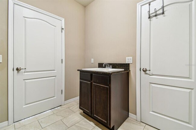 Building Photo - 10627 Mistflower Ln