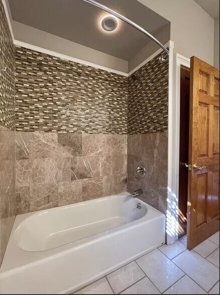 Bathroom - 81 Cannon St