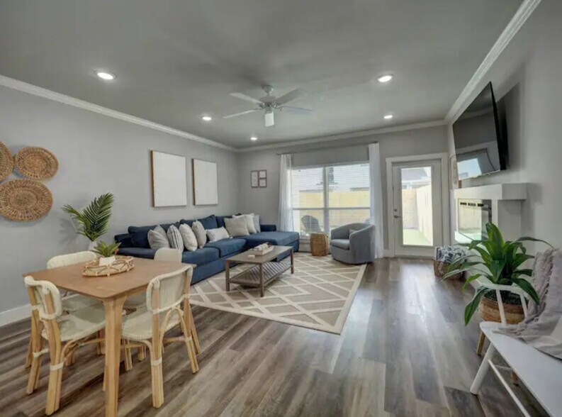 Building Photo - 14013 Ports O Call Dr