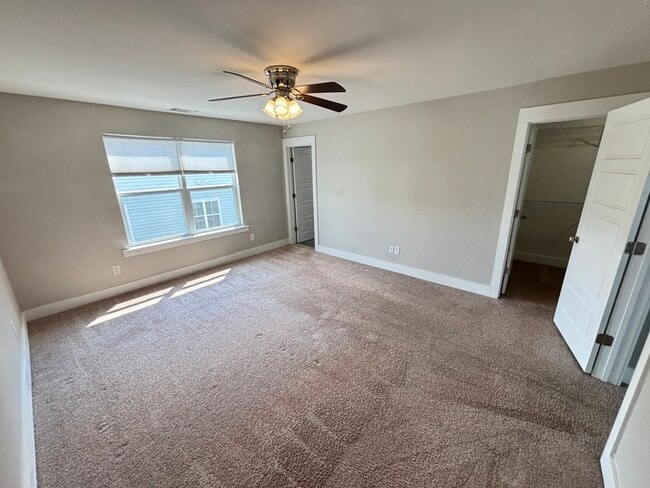 Building Photo - 432 Elegance Way