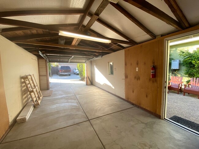 Building Photo - 115 Elkwood Ave