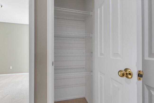 Building Photo - 857 Stagecoach Dr