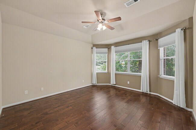 Building Photo - 1912 Hill Manor Dr