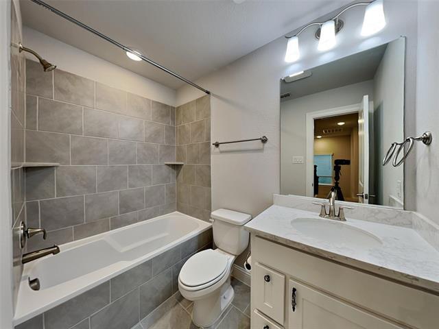 Building Photo - 6830 Colonnade Dr