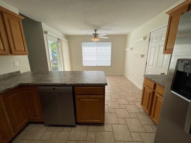 Building Photo - Spacious 4BR Home in Seven Oaks with Garage & Private Yard