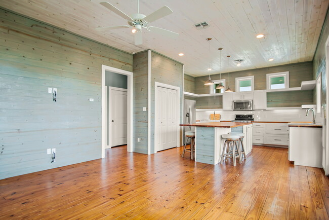 Building Photo - 100 Port Isabel St