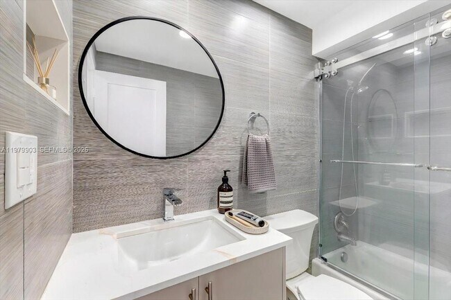 Building Photo - 3111 N Ocean Dr