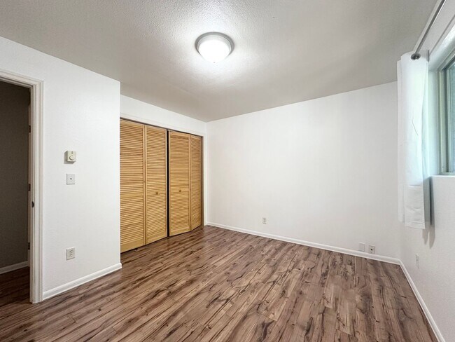 Building Photo - 2 Bed 1 Bath Duplex near Gresham Station!