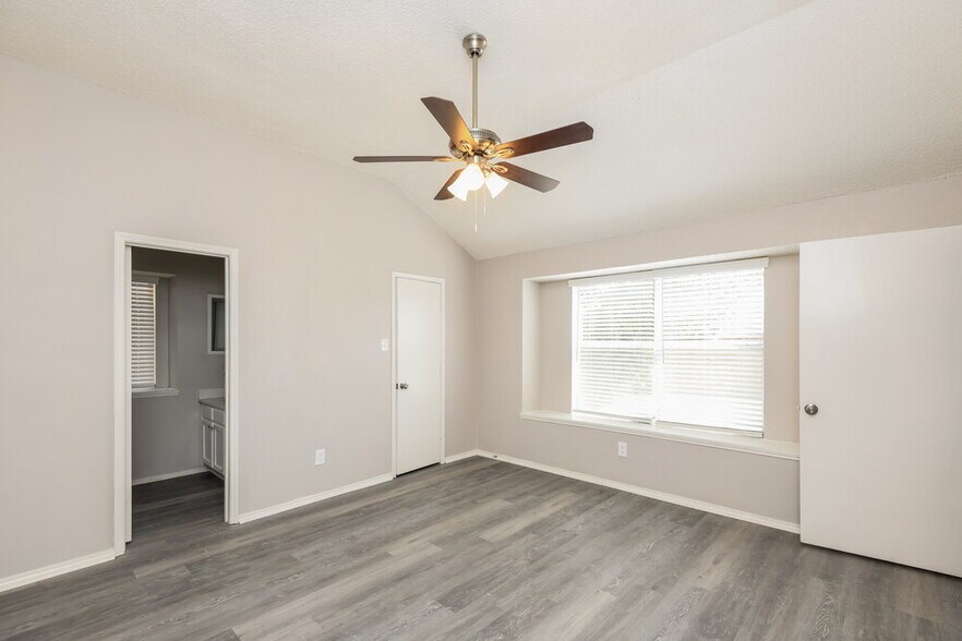 Building Photo - 8221 Cloverglen Ln