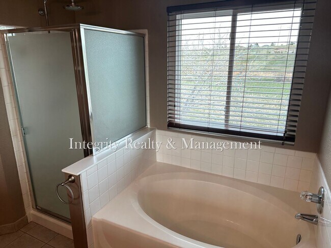 Building Photo - 7402 Eagle Rock Dr