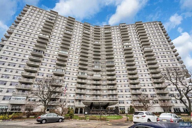 Building Photo - 2100 Linwood Ave