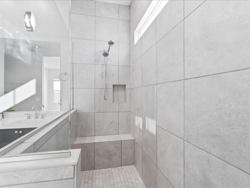 Master Bath Shower - 5053 E Anderson Dr