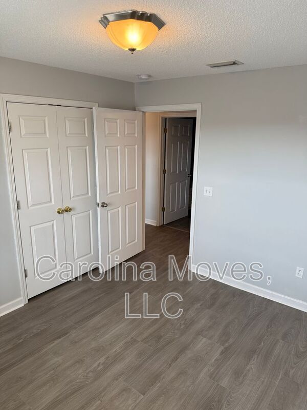 Building Photo - 107 Pelham Square Way