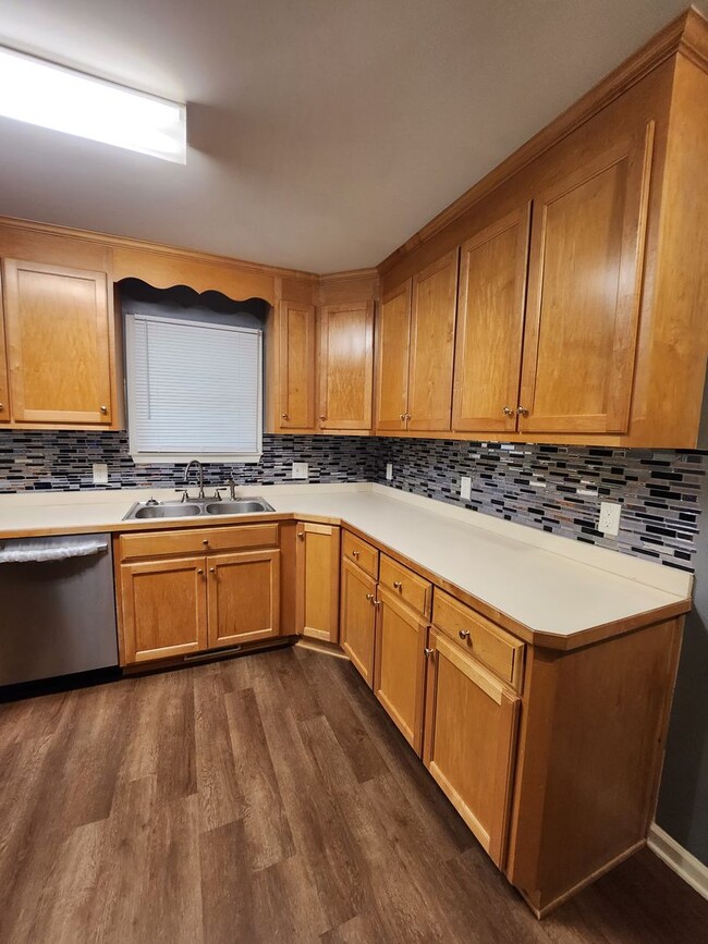 Building Photo - Cute duplex in Belmont-