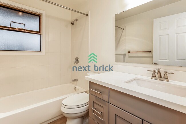 Building Photo - Stunning cul-de-sac residence near Odle Middle School and Bellevue Aquatic Center!