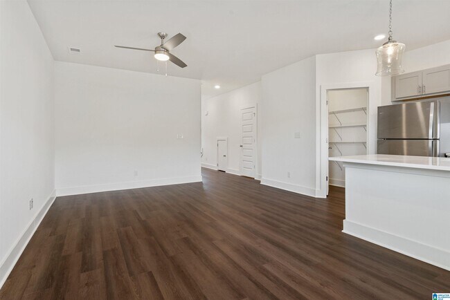 Building Photo - 4125 Prentice St