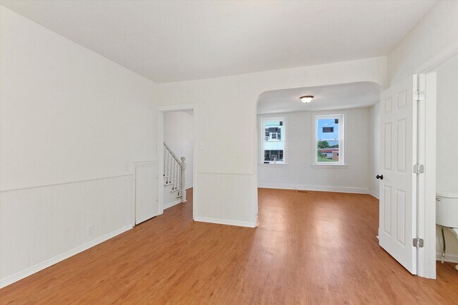 Building Photo - Coming Soon! Bright 3 Bedroom, 1.5 Bath Ho...
