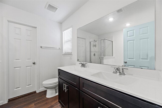 Building Photo - 7322 Madison Cmns Ln