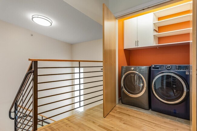 Building Photo - 659 Dennett St