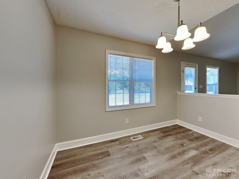 Building Photo - 1412 Grovewood Dr