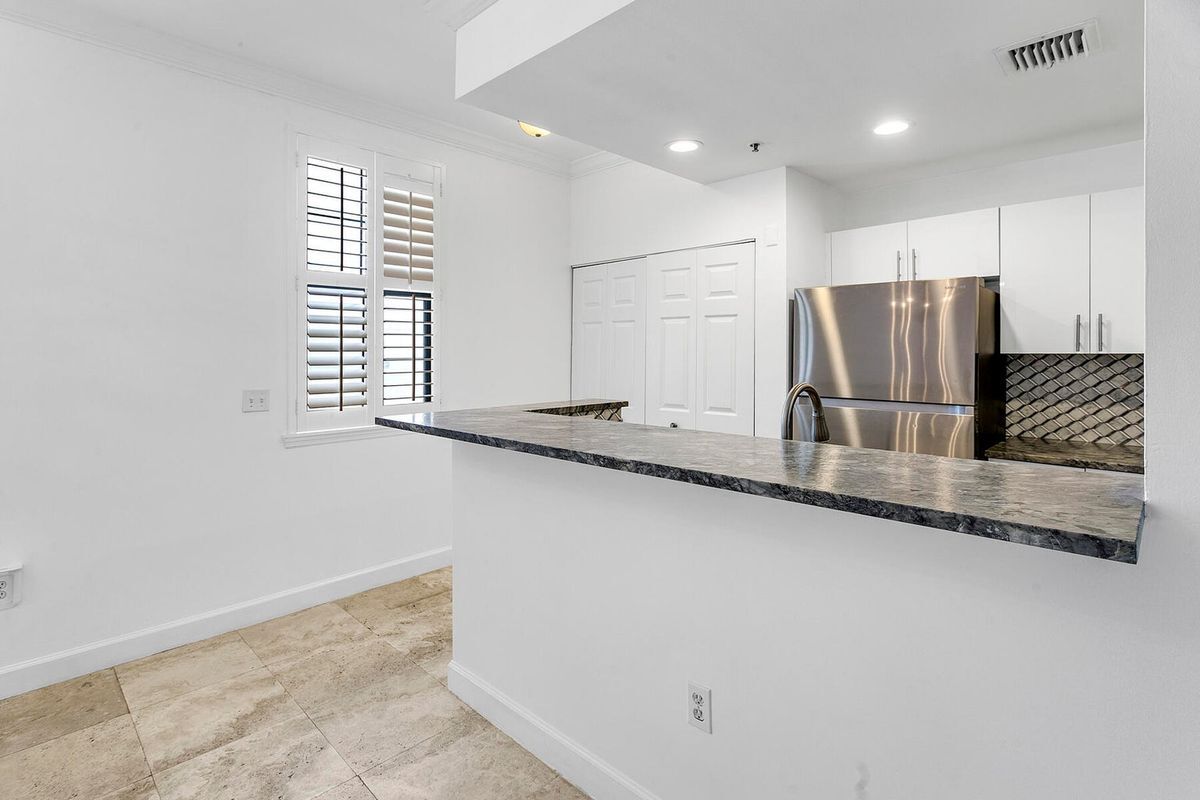 Building Photo - 691 Hibiscus St