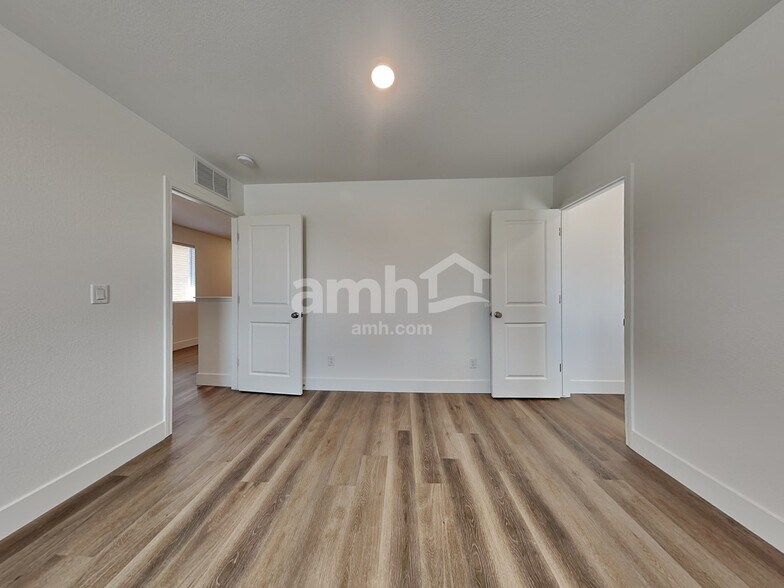 Building Photo - 11141 Magallanes St