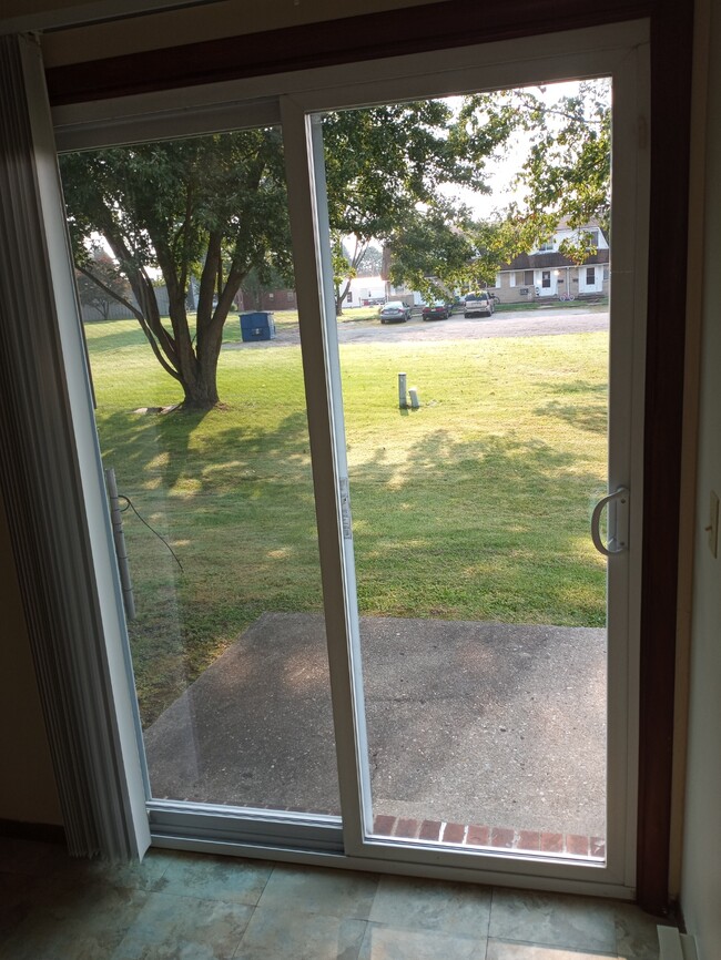 Patio door - 544 Park St NW