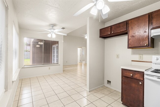 Building Photo - 9811 Mill Shadow Dr