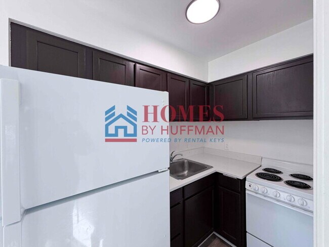 Building Photo - One Bedroom Apartment | Laundry Facility | Utilities Included