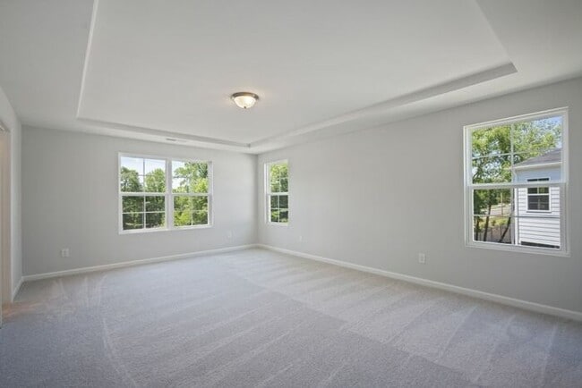 Building Photo - End Unit Townhome | Screened Back Porch | ...