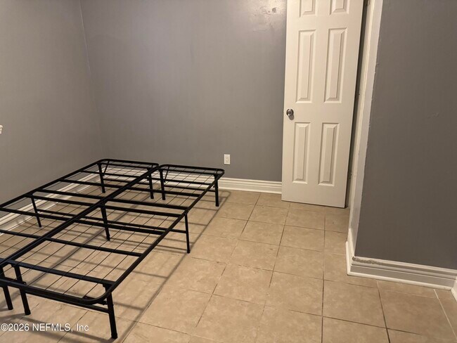 Building Photo - 1138 E 19th St