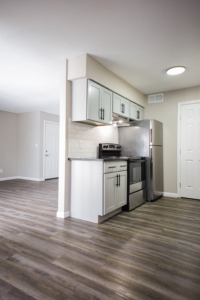 Building Photo - Win at Brady