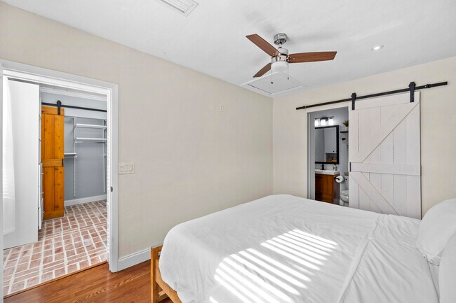 Building Photo - 3201 Poinsettia Ave