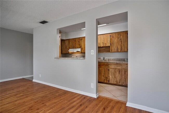 Building Photo - 2161 NE 36th St