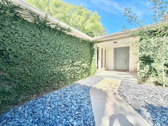 Building Photo - 205 McPherson Dr