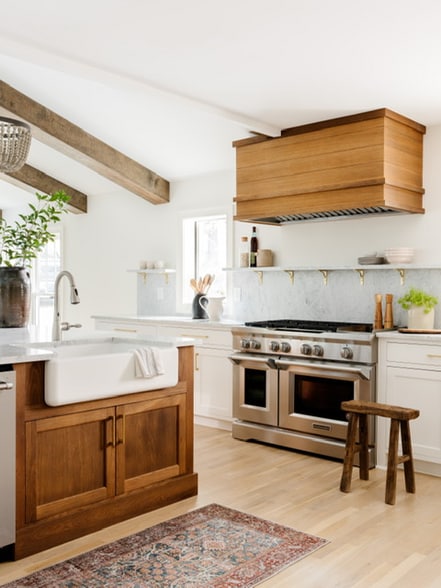 Building Photo - 3565 Lake Dr SE