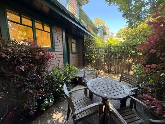 Building Photo - CRAFTSMAN STYLE TWO STORY 2BD/2BA END UNIT...