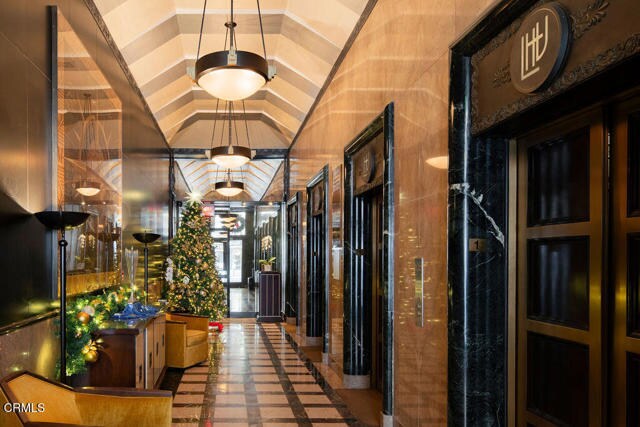 Building Photo - 6253 Hollywood Blvd