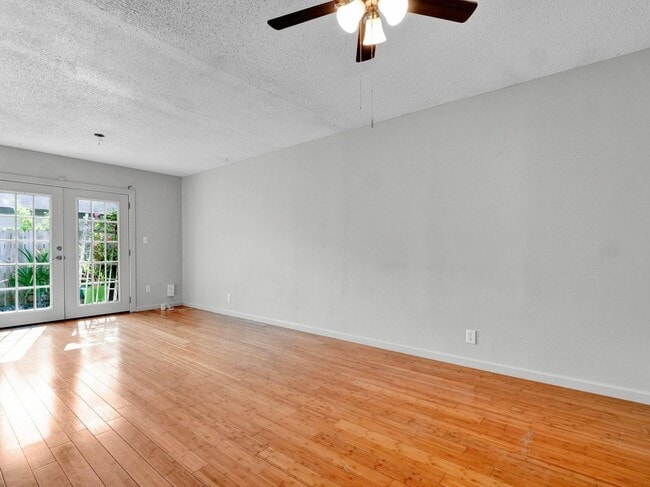 Building Photo - 7011 Whispering Oaks Dr