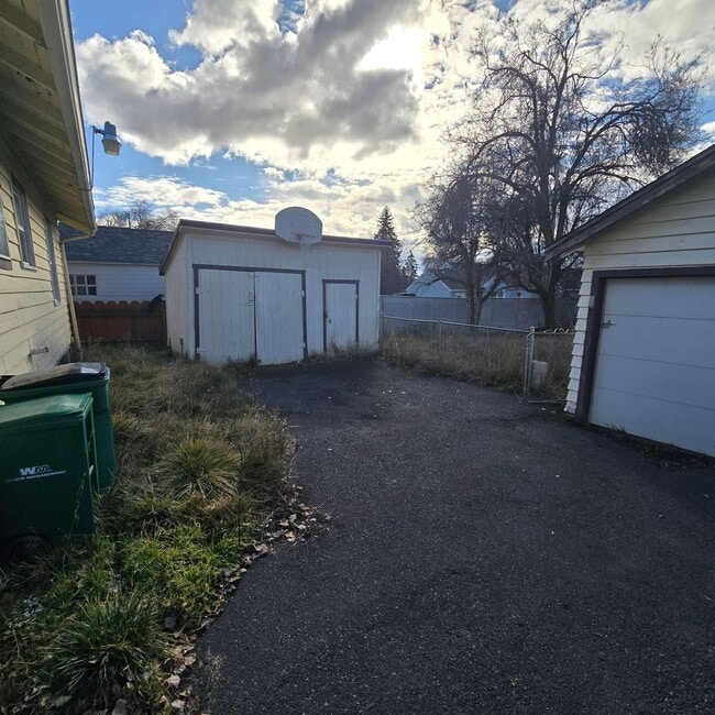 Building Photo - 2528 Hope St