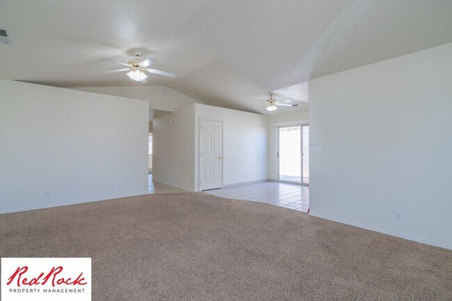 Building Photo - 2620 E 700 N