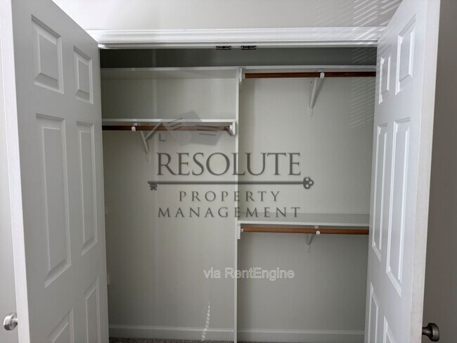 Building Photo - 303 Sugar Maple Ave