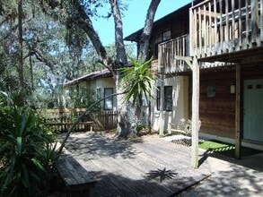 Building Photo - Quite wooded area- View of intracoastal