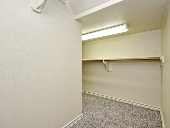 Building Photo - "Spacious 4-Bed, 4-Bath Townhouse Gem in College Station – Perfect for Comfortable Living!"