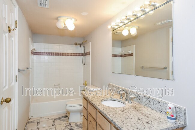 Building Photo - 330 Banyon Brook Point