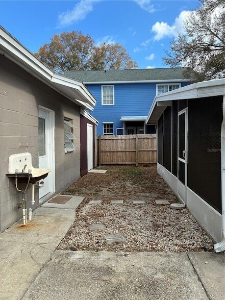 Building Photo - 6905 S Trask St