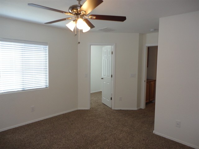 Building Photo - 4647 E Laurel Ave