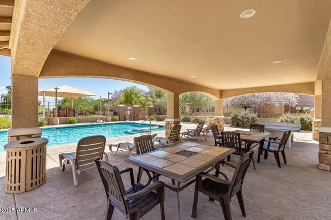 Building Photo - Lifestyle and convenience all in one!